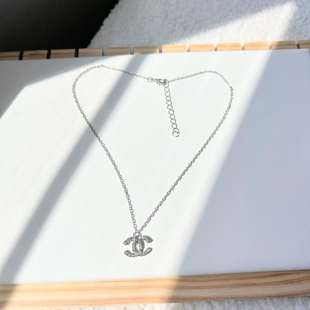 Fashion Jewelry Pendant Necklace - Picture 4 of 4